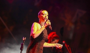 30-uluslararasi-gemlik-zeytini-festivalinin-muhtesem-finali-melike-sahin-ile-gerceklesti-pL4vdQ8Z.jpg