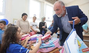 baskan-sandikcidan-ogrencilere-buyuk-destek-canta-ve-kirtasiye-setleri-hediye-edildi-KgIDYHne.jpg