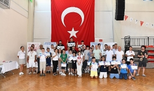 cigli-belediyesinin-ev-sahipliginde-cumhuriyetin-100-yili-satranc-turnuvasi-tamamlandi-KIGh73nU.jpg