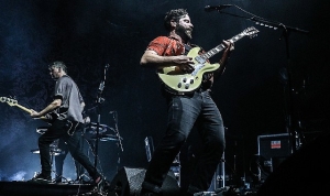 foals-istanbulda-unutulmaz-bir-konser-verdi-rWPgZwZt.jpg