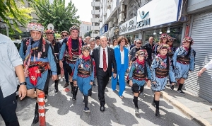 izmirde-73-yillik-efe-zeybek-bulusmasiyla-9-eylul-coskusu-B7IPOUBa.jpg