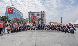 izmirin-kurtulusunun-101-yildonumu-coskuyla-kutlaniyor-wWIUMBfT.jpg