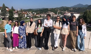 kartepe-belediye-baskani-mustafa-kocamandan-yks-basarili-ogrencilere-balkan-turu-odulu-OkVEdbTa.jpg