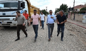 kemer-belediye-baskani-necati-topaloglu-kuzdere-mahallesinde-yol-ve-kaldirim-calismalarini-yerinde-inceledi-jtLW1brH.jpg