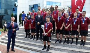 kocaelinde-avrupa-sampiyonu-down-sendromlular-ozel-futsal-milli-takimi-sevincle-karsilandi-e3KALidl.jpg