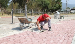 menderes-belediyesi-ahmetbeyli-kavsak-ve-sahil-bolgesinde-yenilikci-duzenleme-calismalari-hkVHqXB3.jpg