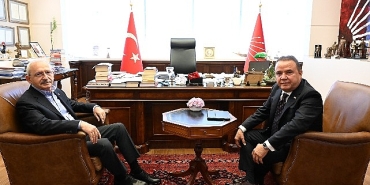 antalya-buyuksehir-belediye-baskani-muhittin-bocekin-kemal-kilicdaroglu-ziyareti-bpm2AEKK.jpg