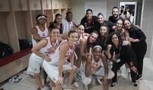antalya-buyuksehir-belediye-kadin-basketbol-takimi-besiktasi-yenerek-liderlige-yukseldi-64knwh9c.jpg
