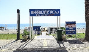 antalya-buyuksehir-belediyesi-engelsiz-plaji-engelli-tatilcilerin-gozdesi-haline-geliyor-uBZAx8Wi.jpg