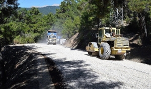 antalya-buyuksehir-belediyesi-yuvacik-mahallesi-grup-yolunda-asfalt-calismasi-yapiyor-gDS9z1zy.jpg