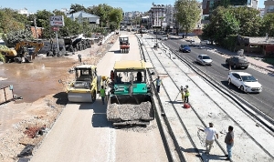 antalya-buyuksehir-belediyesinden-tramvay-hattinda-onemli-onarim-calismasi-nxTiNG66.jpg