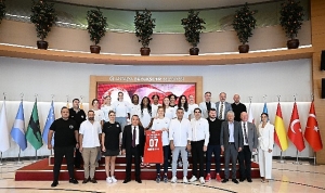 antalya-toroslar-basketbol-kulubunden-buyuksehir-belediye-baskani-muhittin-boceke-anlamli-ziyaret-3jqy3XU5.jpg