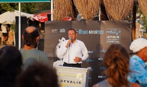 ayvalik-uluslararasi-film-festivalinin-renkli-acilisi-ve-kutlamalar-tZBNzWyk.jpg