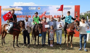 canik-belediyesi-rahvan-at-yarislari-heyecan-dolu-anlarla-sona-erdi-AEICIUXZ.jpg