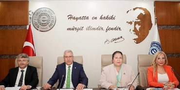 ege-universitesinde-engelsiz-egitim-ve-erisilebilirlik-odulleri-toreni-9zl7pmJL.jpg