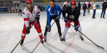 izmir-buz-sporlari-salonunda-2023-2024-sezonu-acilisi-ve-gelismeler-YrWVlXeM.jpg