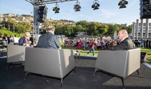 izmir-uluslararasi-edebiyat-festivali-basladi-edebiyat-ve-cumhuriyet-birlikte-yukseliyor-ExwvsSMj.jpg
