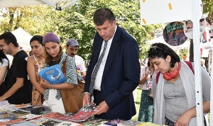 kadikoy-cizgi-festivali-2024-cizgi-ve-karikatur-tutkunlarinin-bulusma-noktasi-nI5QCOqn.jpg