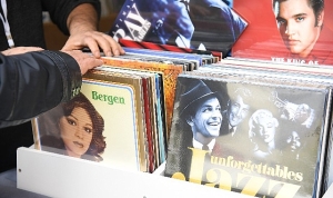 kadikoy-plak-gunleri-2023-turkiyenin-en-buyuk-analog-muzik-bulusmasi-1eK9SAO8.jpg