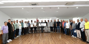 karabaglar-belediyesinden-amator-spor-kuluplerine-buyuk-destek-ve-yeni-projeler-19R72lH5.jpg