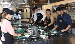 karsiyaka-belediyesinden-vegan-mutfaga-ilgi-ceken-etkinlik-derya-manav-ile-tanisma-ve-kitap-tanitimi-Rri2BGTW.jpg