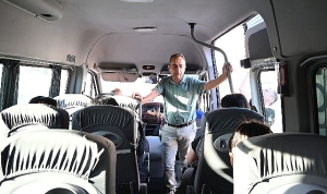 kemer-belediyesinden-ogrencilere-ucretsiz-servis-destegi-ve-egitime-katkilar-eUD8tttZ.jpg