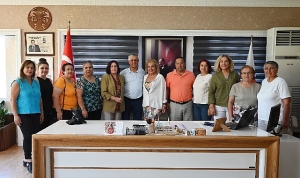 nilufer-deveciden-kemer-belediye-baskani-necati-topalogluna-ziyaret-M4YyjcJV.jpg