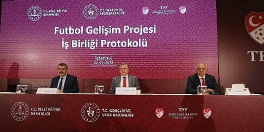 turkiyede-futbol-gelisimi-icin-tarihi-is-birligi-protokolu-imzalandi-XBHY9j8Z.jpg